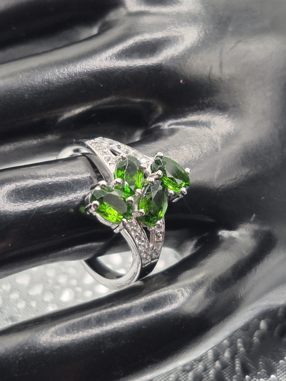 Sterling Silver Ring with Vibrant Green Chrome Diopside Stones Fashion Ring